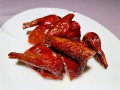 脆皮乳鸽-荣轩(新荣记环球金融中心店)