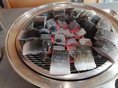 招牌活烤鳗鱼-围炉肉舍•炭烤活鳗•丹东海鲜烤肉(步行街店)