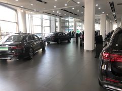 -上海星瀚奔驰4S店(长寿路店)