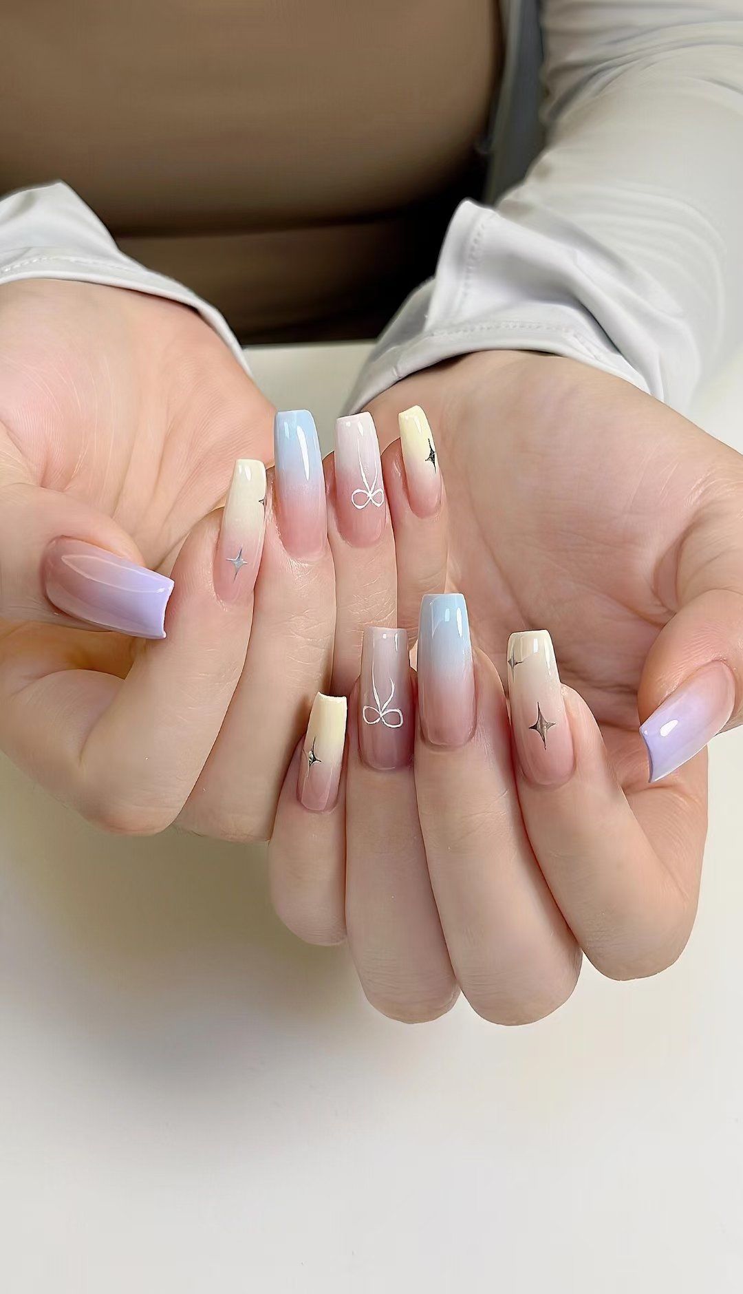 五颜六色的清爽美甲一点都不油腻