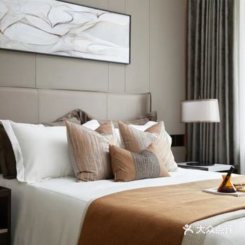 高级灰里的一抹橙，华丽高级很漂亮