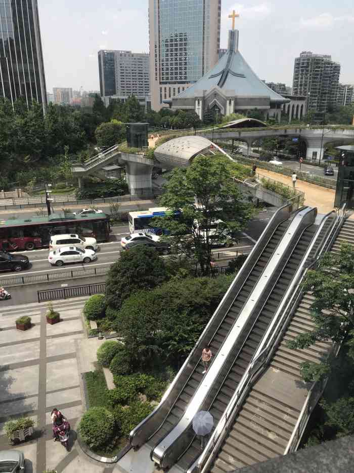 地址就在庆春广场地铁站e出口