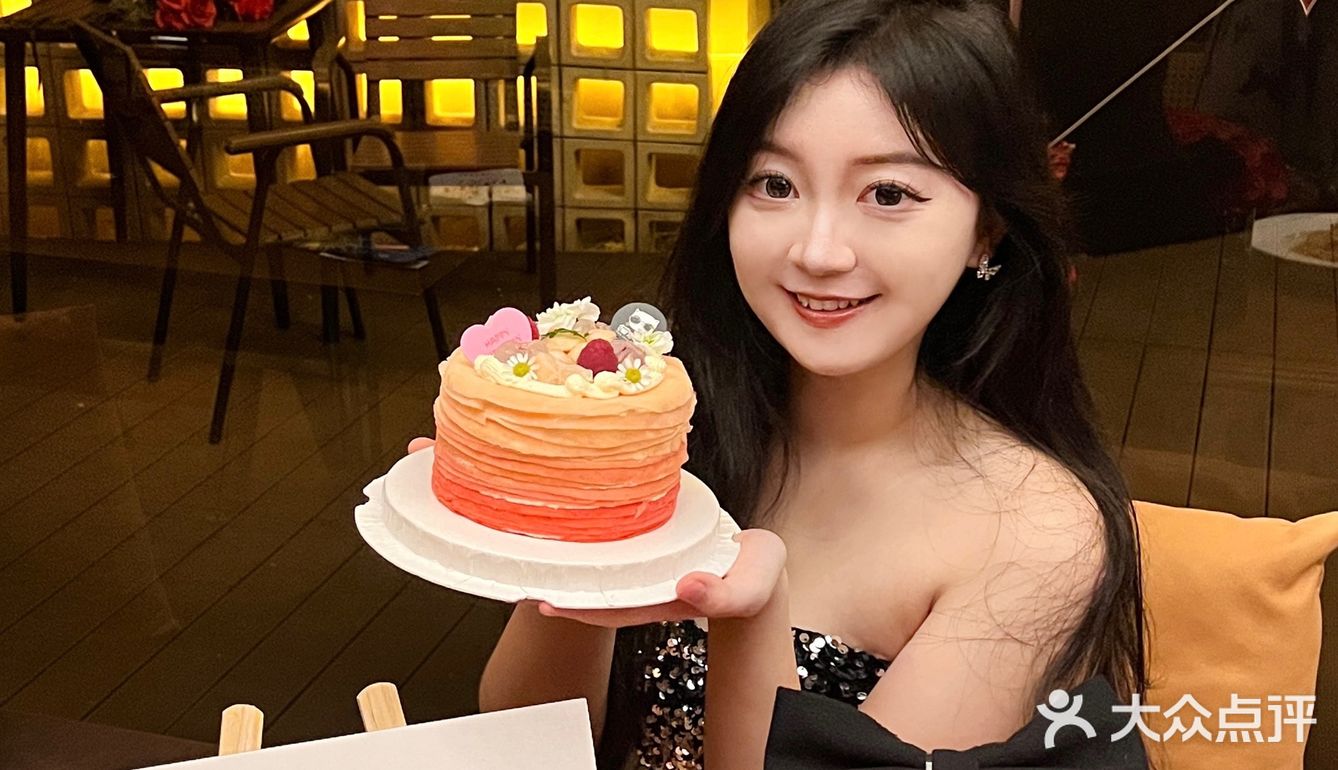 在广州吃到七夕漂亮蛋糕！🎂是水蜜桃味的🍑