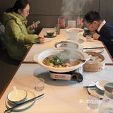 这家餐厅适合聚餐。菜量超级丰盛。麻鸭份量还好吧