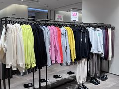 -URBAN REVIVO(高德置地广场·春广场店)