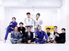 -菠萝格斗巴西柔术训练馆