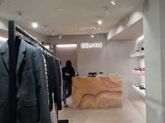 -文艺复兴百货(米兰大教堂广场店)