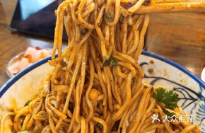 Soul-Grabbing Pea and Pork Noodles