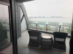 -上海滴水湖皇冠假日酒店