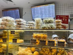 面包甜点陈列柜-白玉兰食品甜凤店(合生汇店)
