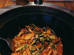-山河屯铁锅炖·非遗东北菜(南山店)