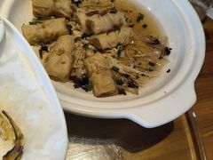 -头上红煨盐鸡·非遗院子餐厅