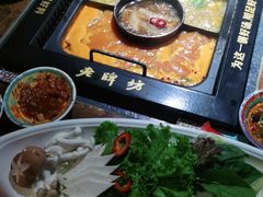 -老牌坊云南鱼豆花火锅(哈西万达店)
