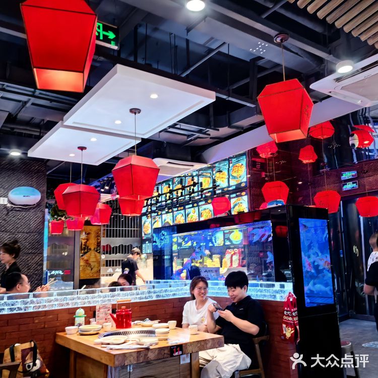 性价比高:这家餐厅的菜品量非常大,性价比极高