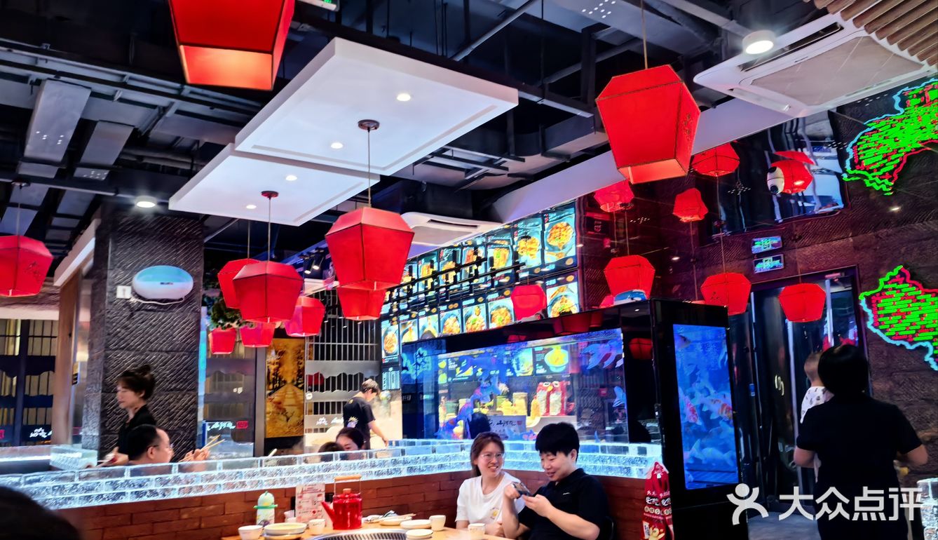 性价比高：这家餐厅的菜品量非常大，性价比极高