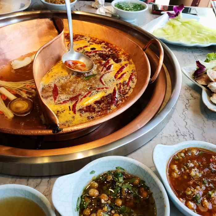 大四喜火锅(东风路店)-"菜的味道不错,但是服务态度有些恶劣了!