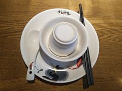 餐具摆设-杭百味·大众精选杭帮菜(西湖音乐喷泉店)
