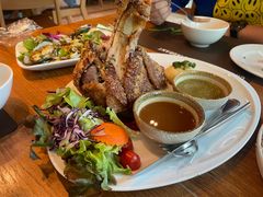 -Chom Cafe and Restaurant
