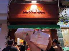 -Bánh Mì Huynh Hoa