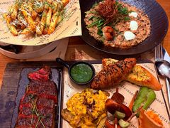 -Mark&Mars Restaurant