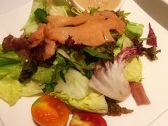 三文鱼蔬菜沙拉-斗牛士牛排(南京东路店)