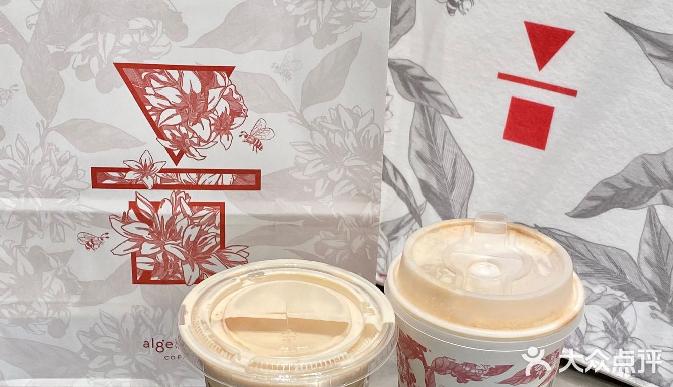 春天就应该来一杯清香的花蜜拿铁☕️ 