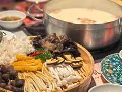 -尚尚仙·酸汤猪手·猪肚鸡火锅(华联万柳购物中心店)