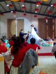 点击看大图 -觅白婚纱礼服馆