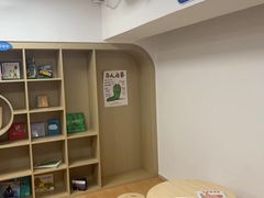 -小门牙好性格托育(北外滩中心)