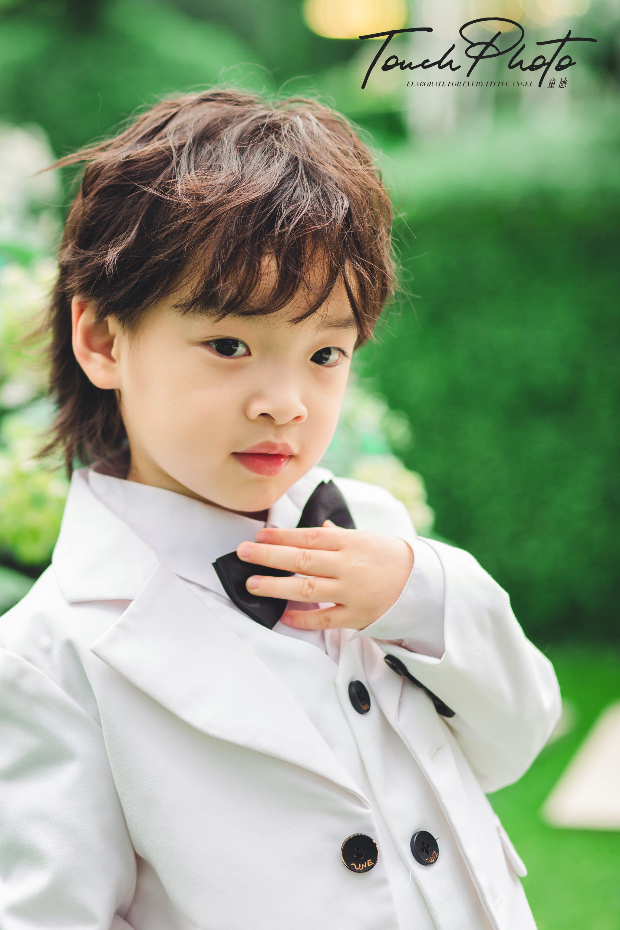 小西服这款很适合帅气的小男孩
绅士气质妥妥的小男神一枚
怎么看