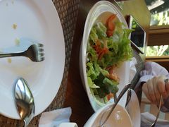 -Chom Cafe and Restaurant