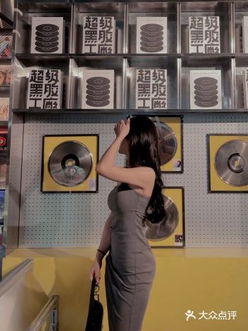 深圳探店 | 超级黑胶工厂太好拍了,逛店+逛展