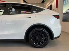 -TESLA 特斯拉(广州天环广场体验店)