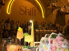 -Shift cocktail bar鸡尾酒吧