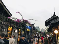 -拖板鞋咖啡旅行酒店(春熙路地铁站店)