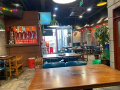 大堂-超越炭火牛蛙火锅鸡(河东店)