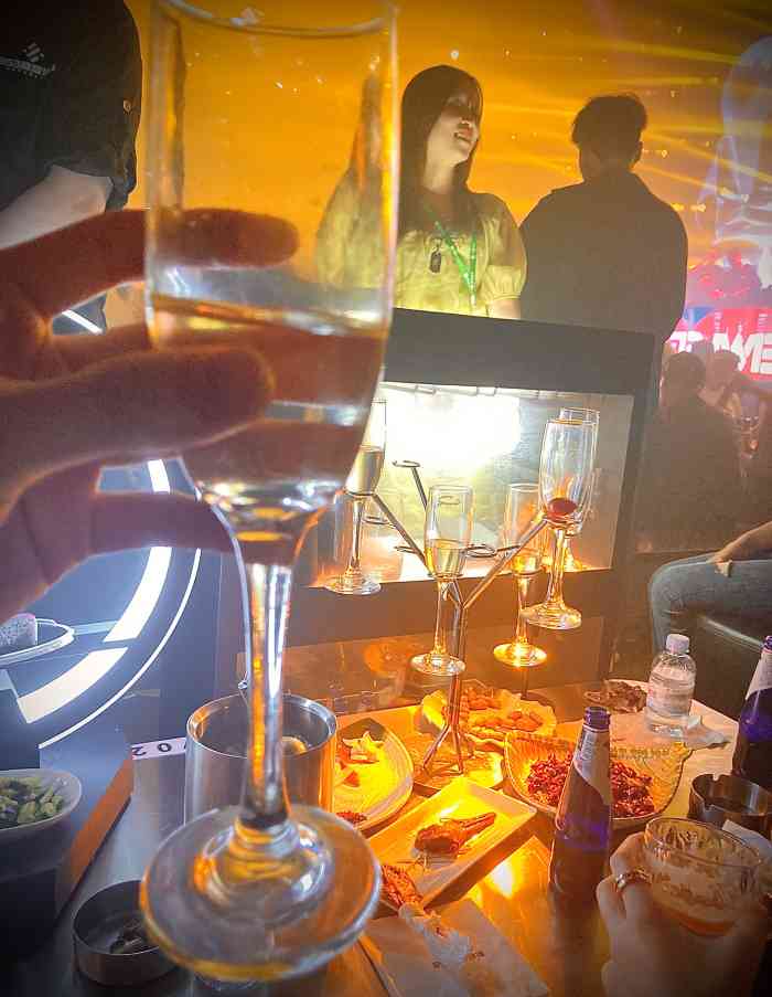 s53超级现场(万象城店)-"蹦迪后遗症就是脑子一直嗡嗡嗡嗡的响持续.