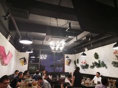 大堂-長壹旋转烤吧 农家鸡火锅