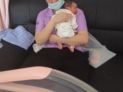 -秋歌护理·月嫂·育儿嫂(浦东医院店)