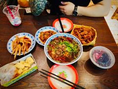 -爆炸头阿姨小四川正宗川味小吃(无任何分店)