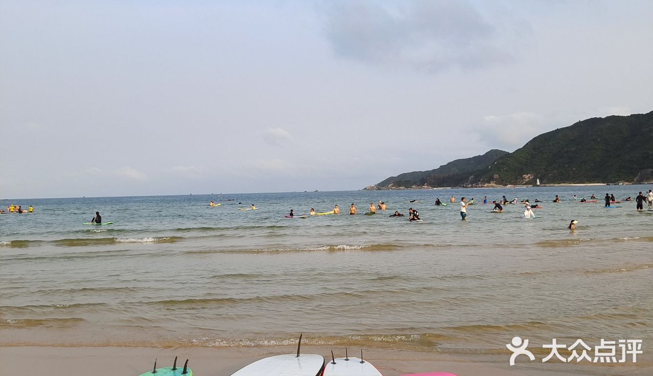 这里有冲浪基地，民宿