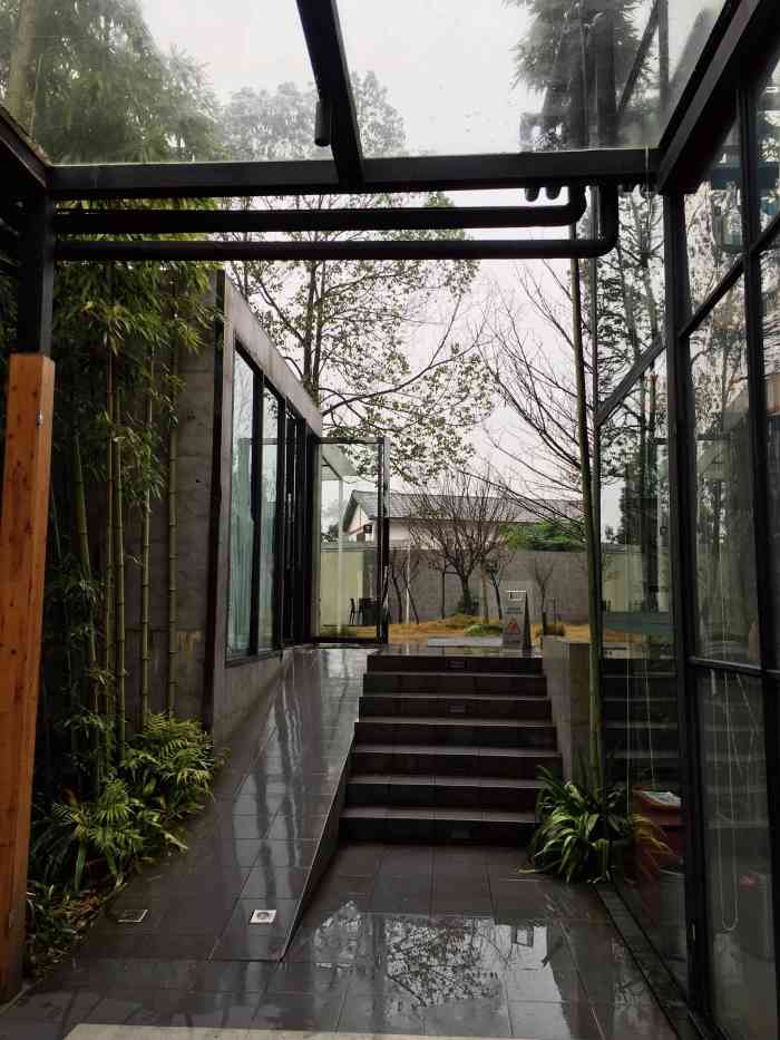 南之山书店·小森林-"其实平时不爱看书,但到了这里,会被感染,.