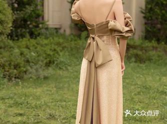 QUEEN  |  试纱日记  豆沙绿色的一字肩领口