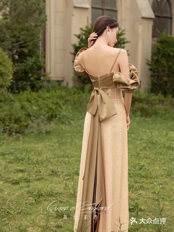 QUEEN  |  试纱日记  豆沙绿色的一字肩领口