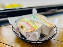 烟熏火鸡肠贝果明治-BIG BAGEL(永康路店)