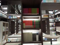 -钟书阁(群光广场店)