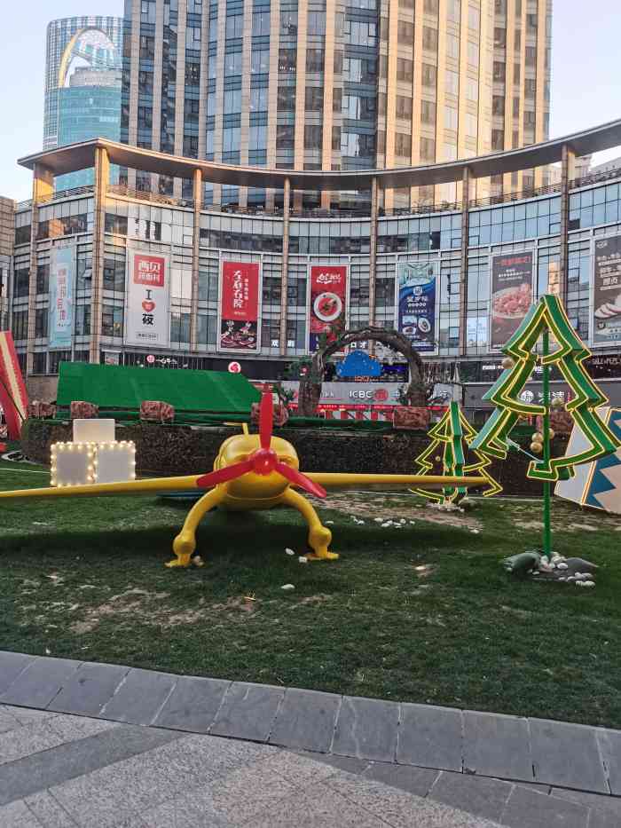 日月光中心-"离田子坊很近,逛完田子坊就过去转了转,平.