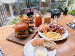 熏三文鱼班尼迪克蛋-ROAST coffee & eatery