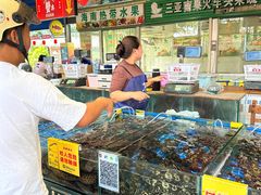 -三亚火车头万人海鲜广场