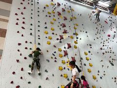 -山之巅攀岩馆(太古城店)